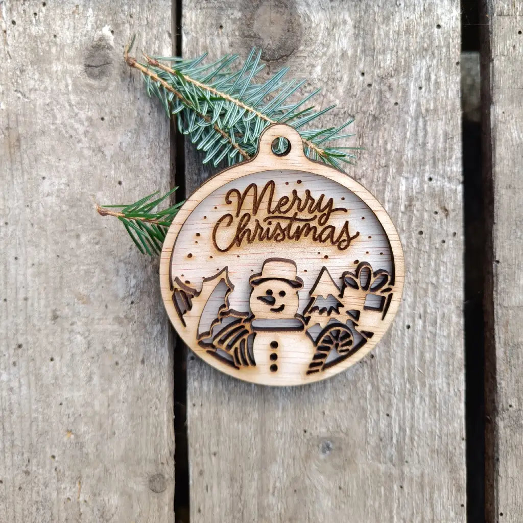 Houten kerstballen met achtergrond