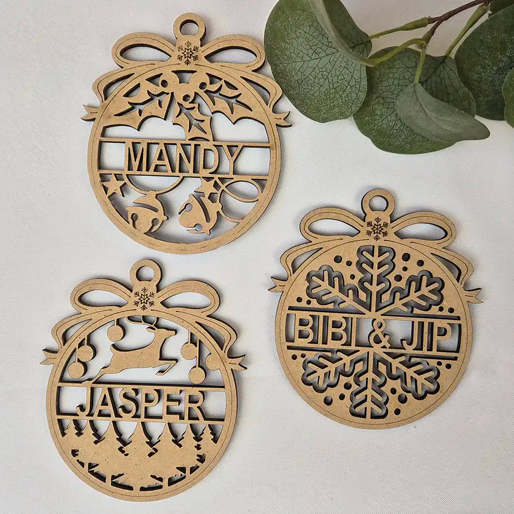 Houten kerstbal met naam