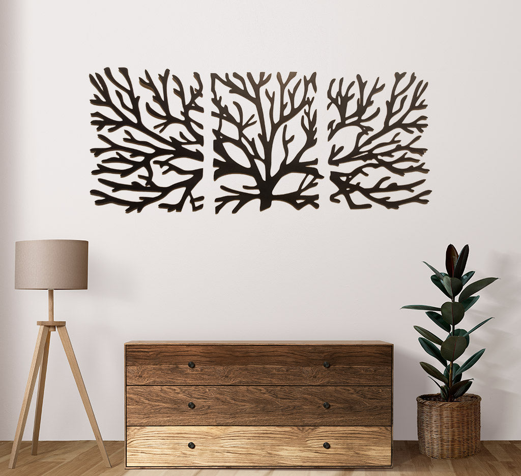 Houten wanddecoratie van een drie luik van takken in het zwart