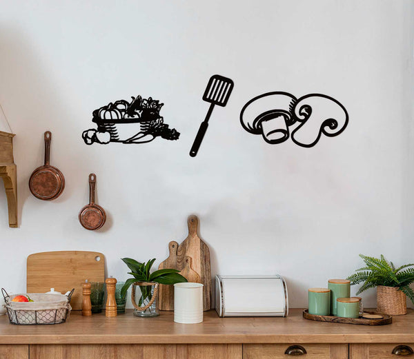 Houten wanddecoratie voor in de keuken bestaand uit gerei in de vorm van een 3 luik