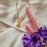 Gouden ketting met hart en gegraveerde letter